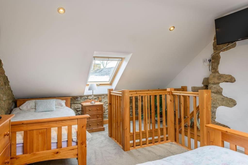 Westside Cottage: Yorkshire Dales Pet-Friendly Retreat Newby  Exterior photo